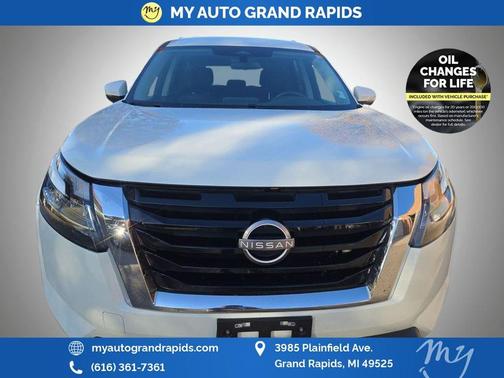 2022 Nissan Pathfinder SV