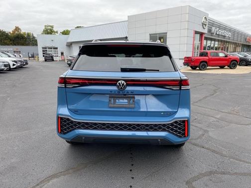 2025 Volkswagen Tiguan 2.0T SE R-Line Black
