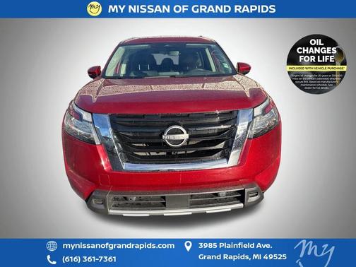 2023 Nissan Pathfinder SL