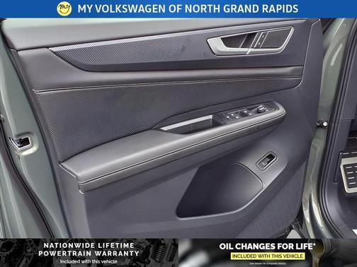 2026 Volkswagen Atlas Cross Sport 2.0T SEL R-Line Black