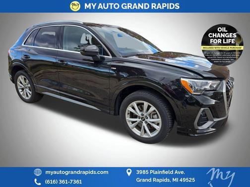 2022 Audi Q3 45 S line Premium