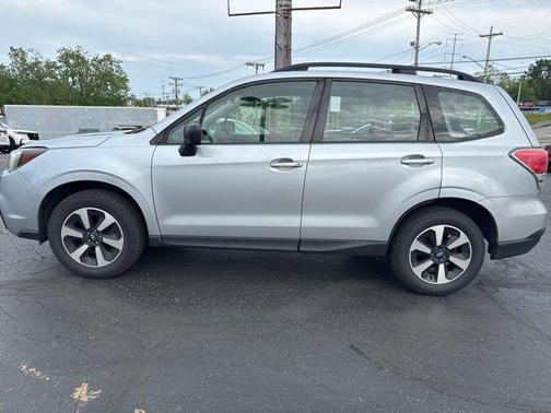 Ice Silver Metallic 2018 Subaru Forester 2.5i