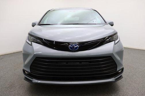 2025 Toyota Sienna XSE