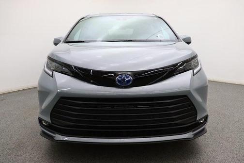 2025 Toyota Sienna XSE