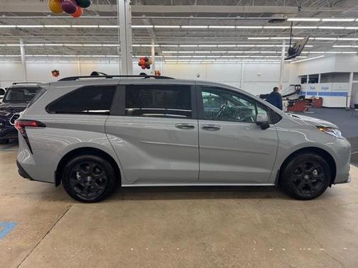 2025 Toyota Sienna Woodland Edition