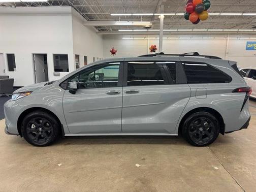 2025 Toyota Sienna Woodland Edition