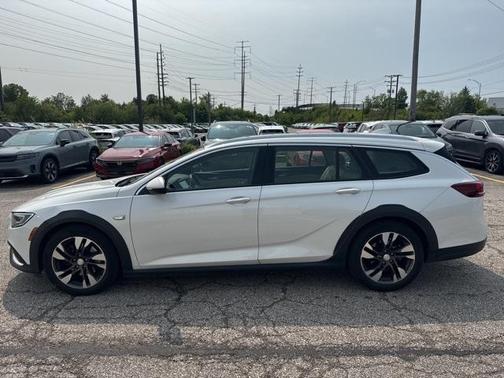 2018 Buick Regal TourX Essence
