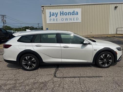 2018 Buick Regal TourX Essence