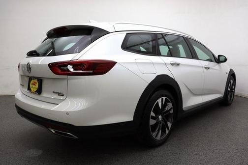 2018 Buick Regal TourX Essence