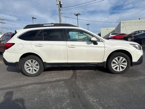 White 2018 Subaru Outback 2.5i Premium