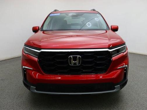 Radiant Red Metallic II 2025 Honda Pilot Touring