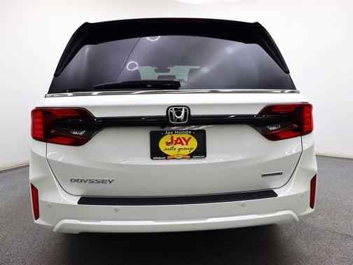 Platinum White Pearl 2026 Honda Odyssey Touring