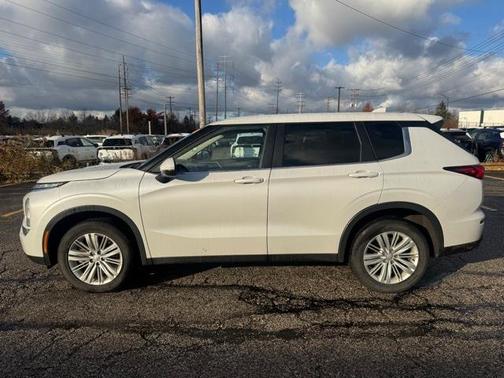 2023 Mitsubishi Outlander ES