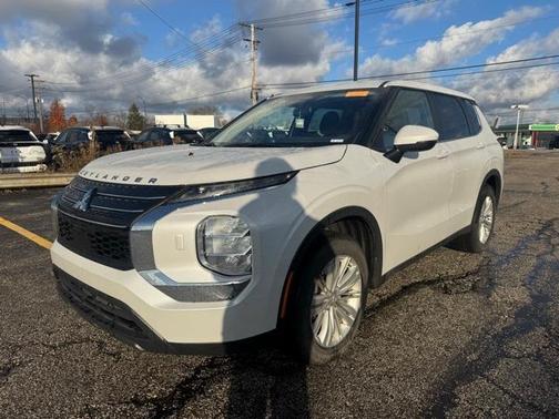 2023 Mitsubishi Outlander ES