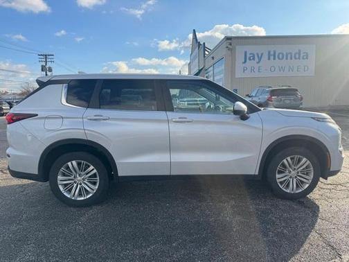 2023 Mitsubishi Outlander ES