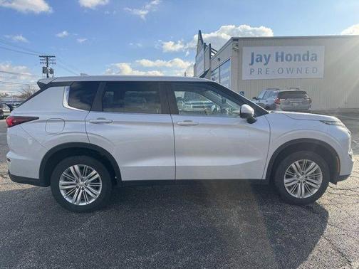 2023 Mitsubishi Outlander ES