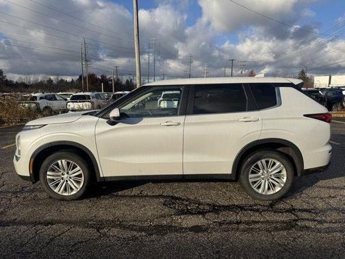 2023 Mitsubishi Outlander ES