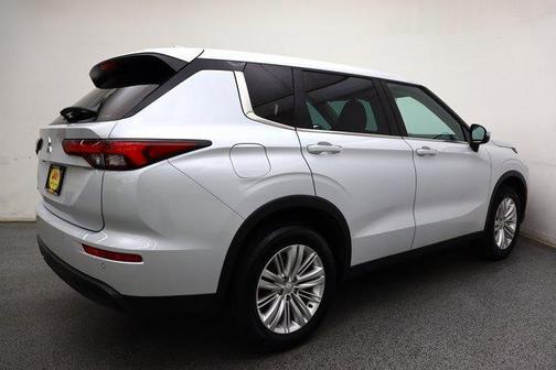 2023 Mitsubishi Outlander ES