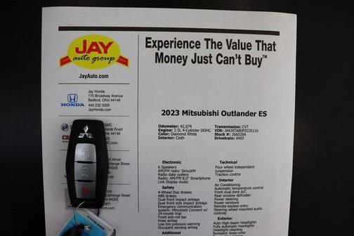 2023 Mitsubishi Outlander ES