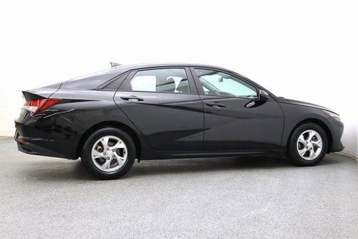 2022 Hyundai ELANTRA SE