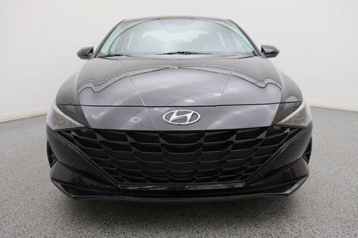 2022 Hyundai ELANTRA SE
