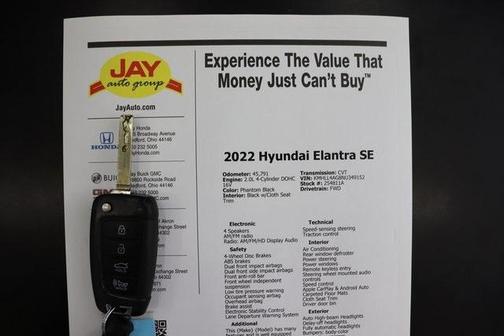 2022 Hyundai ELANTRA SE