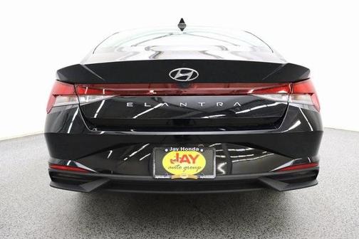 2022 Hyundai ELANTRA SE