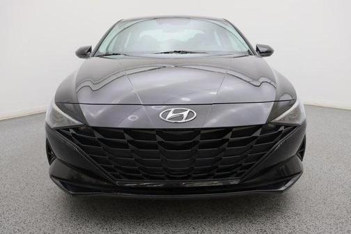 2022 Hyundai ELANTRA SE