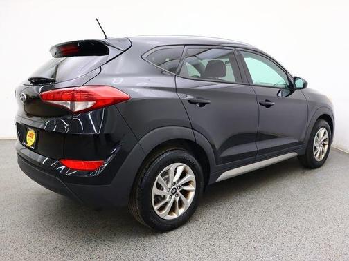 Black Noir Pearl 2017 Hyundai TUCSON SE