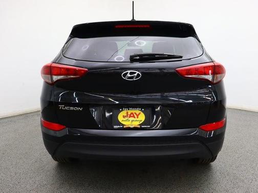 Black Noir Pearl 2017 Hyundai TUCSON SE