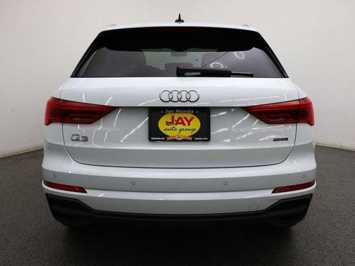 Glacier White Metallic 2023 Audi Q3 45 S line Premium