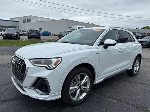 Glacier White Metallic 2023 Audi Q3 45 S line Premium