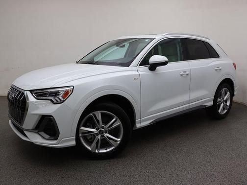 Glacier White Metallic 2023 Audi Q3 45 S line Premium