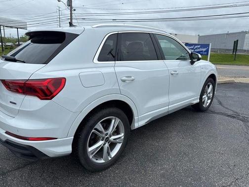 Glacier White Metallic 2023 Audi Q3 45 S line Premium