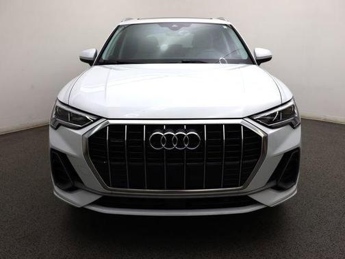 Glacier White Metallic 2023 Audi Q3 45 S line Premium