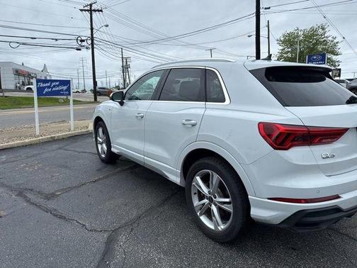 Glacier White Metallic 2023 Audi Q3 45 S line Premium
