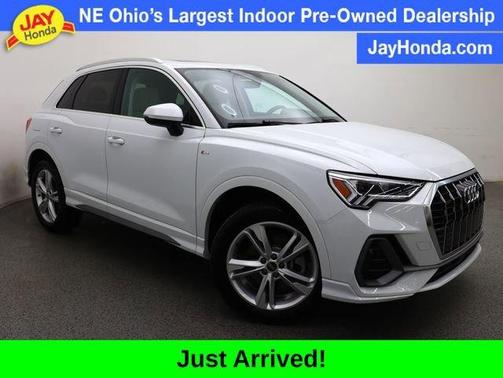 Glacier White Metallic 2023 Audi Q3 45 S line Premium
