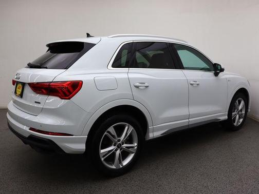 Glacier White Metallic 2023 Audi Q3 45 S line Premium