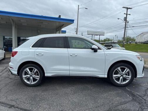 Glacier White Metallic 2023 Audi Q3 45 S line Premium
