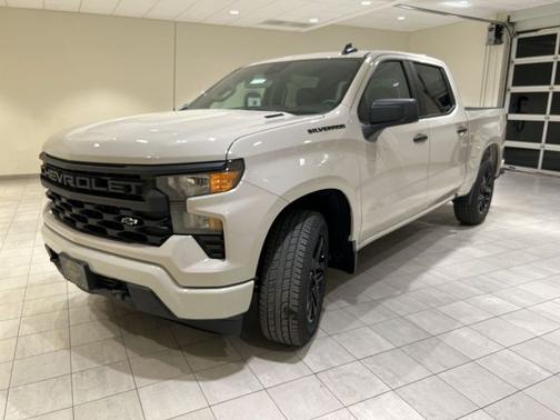 White Sands 2026 Chevrolet Silverado 1500 Custom