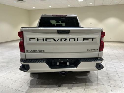 White Sands 2026 Chevrolet Silverado 1500 Custom