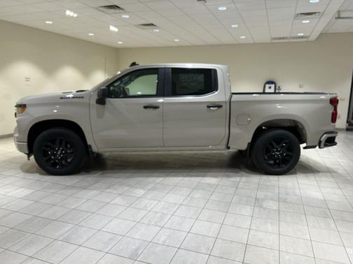 White Sands 2026 Chevrolet Silverado 1500 Custom