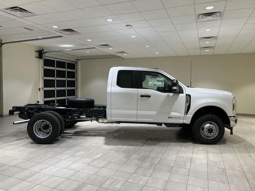 Oxford White 2026 Ford F-350 XL