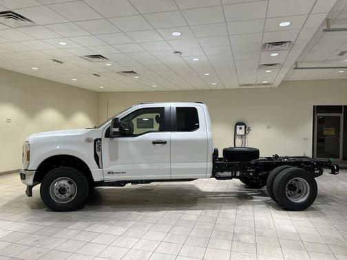 Oxford White 2026 Ford F-350 XL