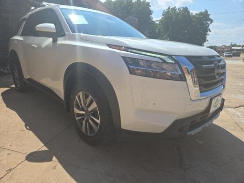2023 Nissan Pathfinder SL