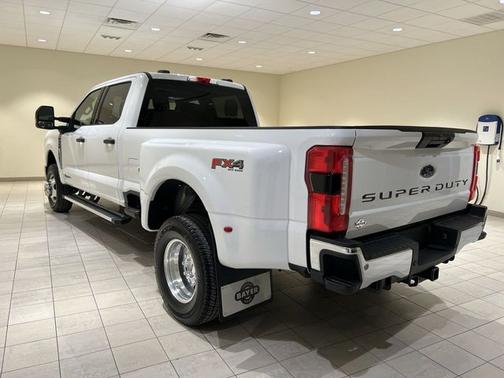 Oxford White 2025 Ford F-350 XLT