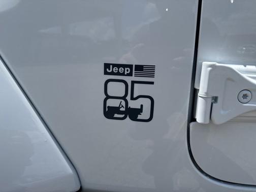 Bright White Clearcoat 2026 Jeep Wrangler 85th Anniversary Edition