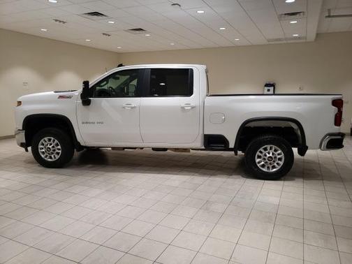 Photo 4 of 22 of 2021 Chevrolet Silverado 2500 LT