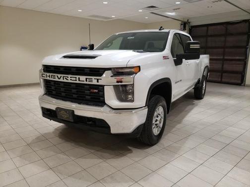 Photo 3 of 22 of 2021 Chevrolet Silverado 2500 LT