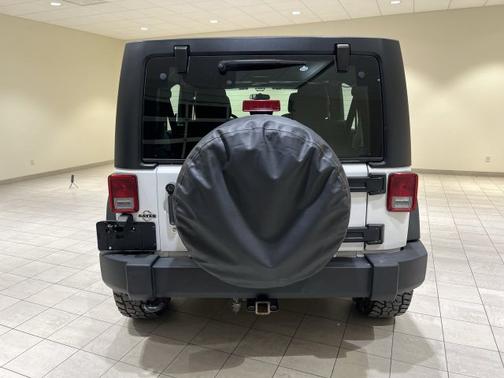Bright White Clearcoat 2013 Jeep Wrangler Sport